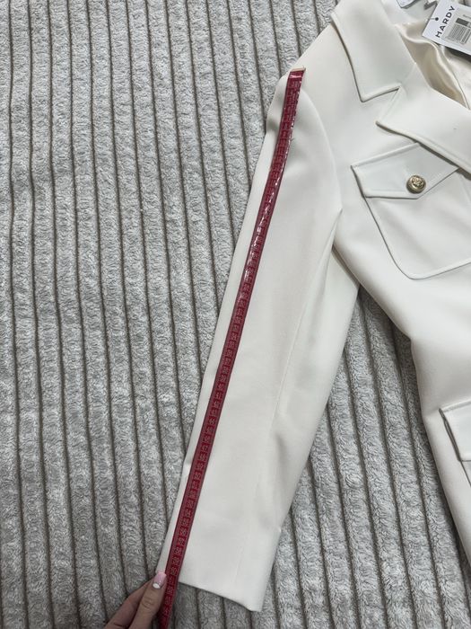 Елегантний жіночий костюм молочного кольору (піджак + штани)