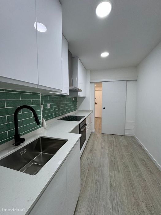 Fantástico Apartamento T2 Totalmente Remodelado com Parqueamento