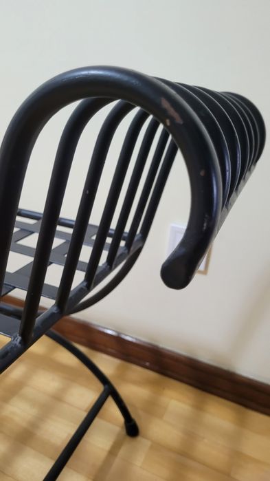 Banqueta em ferro preto