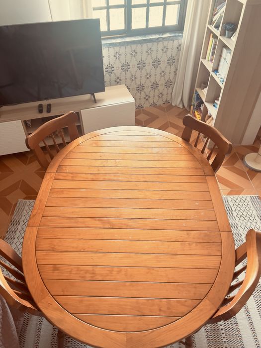 Mesa extensível com 4 cadeiras **Novo Preço**
