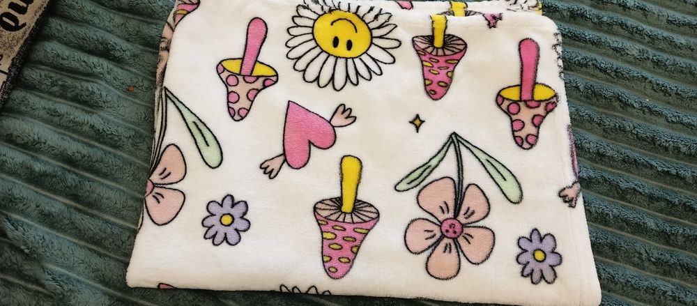 Лот пелёнок и пледик для малышей