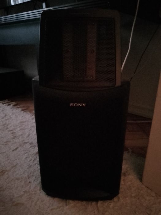 Colunas de som em preto