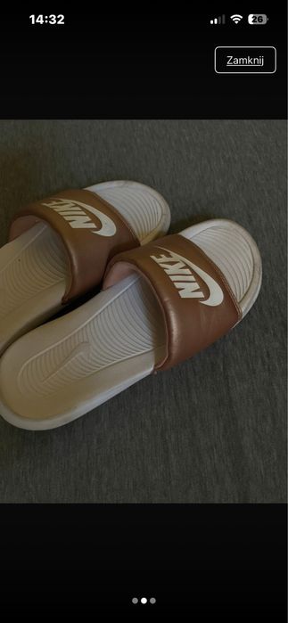 klapki nike zlote