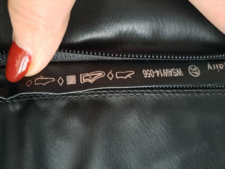 czarne kozaki na obcasie