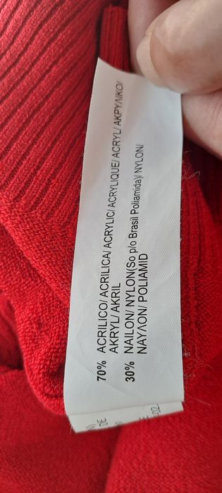 Camisola gola alta, com decote em malha vermelha tam M com
