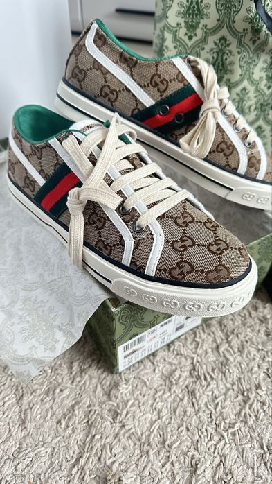 Ліквідація залишків ціна нижче собівартості кеди 38р остання пара