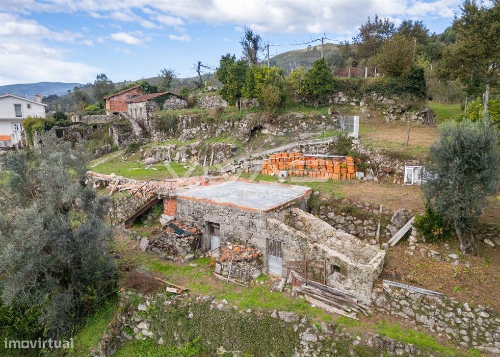 Moradia para Restaurar T0 Venda em Sande, Vilarinho, Barros e Gomide,V — Sande, Vilarinho, Barros E Gomide, Braga