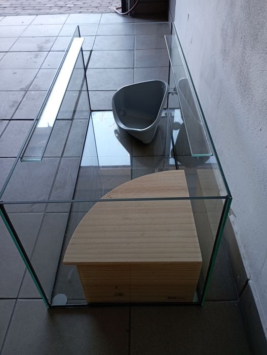 Sprzedam terarium.