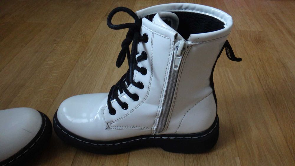 Buty botki białe dziewczęce rozmiar 31 stylizowane na Martens