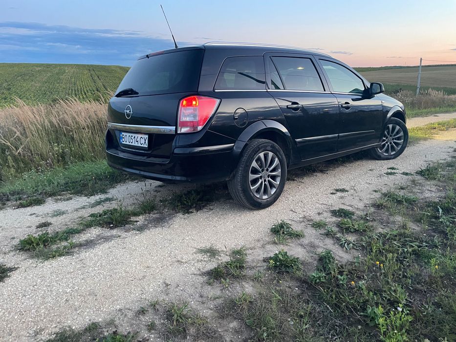 Автомобіль Оpel Astra опель