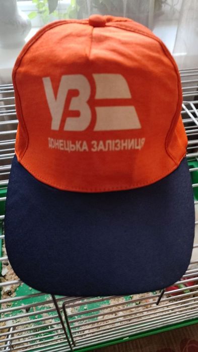 Кепка в продаже .