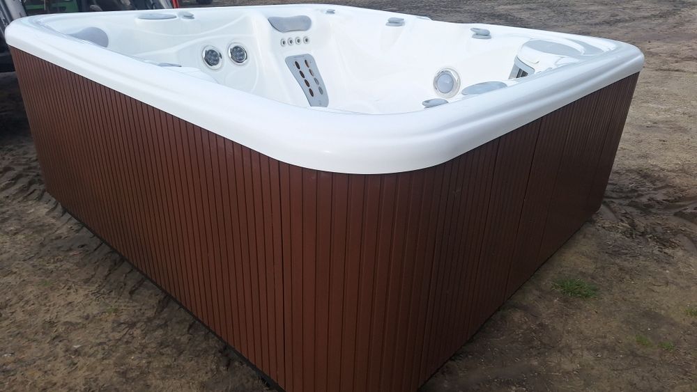 Jacuzzi całoroczne HotSpring Envoy