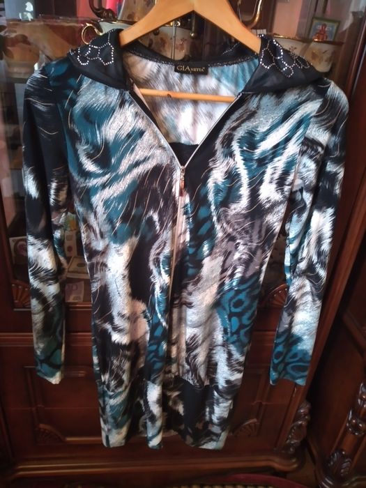 Продам нарядное платье-тунику.