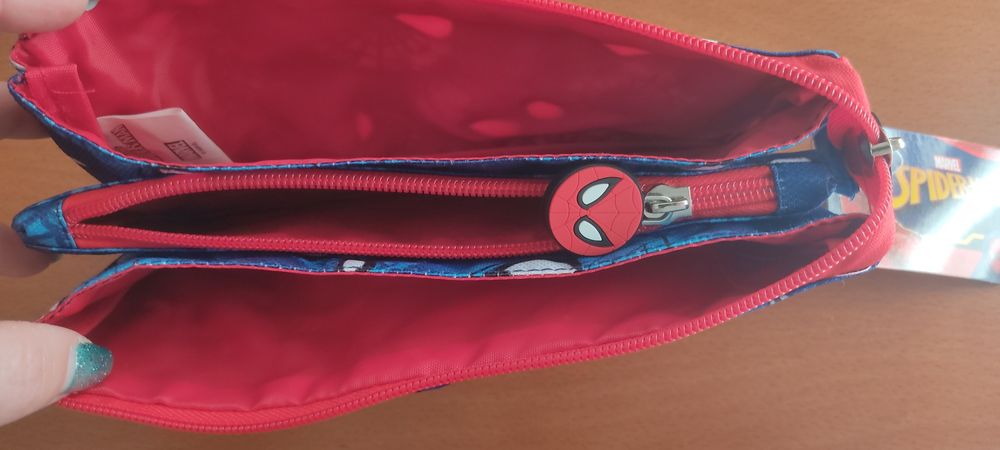 Estojos novos com fecho duplo