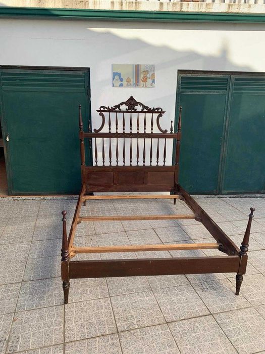 moveis de casa -duas camas de casal estilo classico em bom estado de conservacao