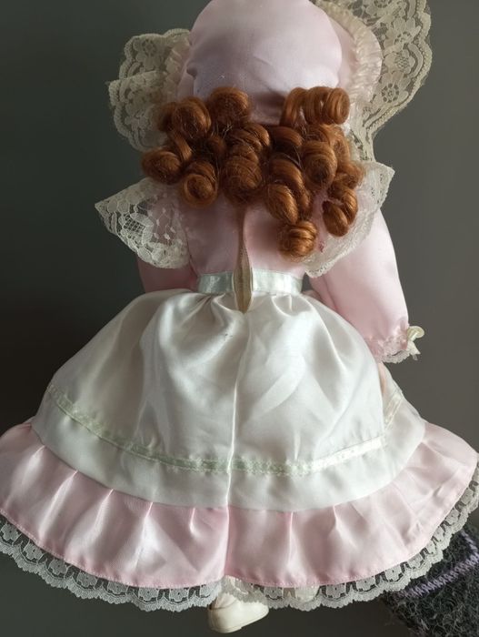 Boneca de porcelana antiga