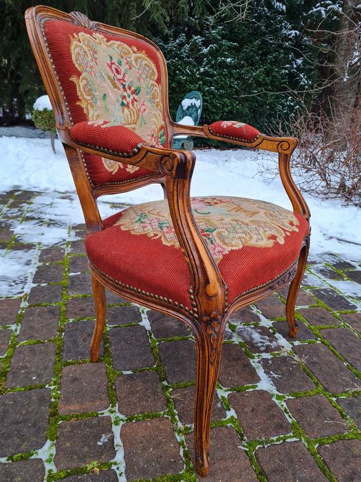 fotel ludwikowski Krzesło stylowe haftowane