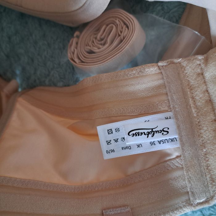 Sculptresse Dana biustonosz strapless samonośny beż linen 80H  UK36E