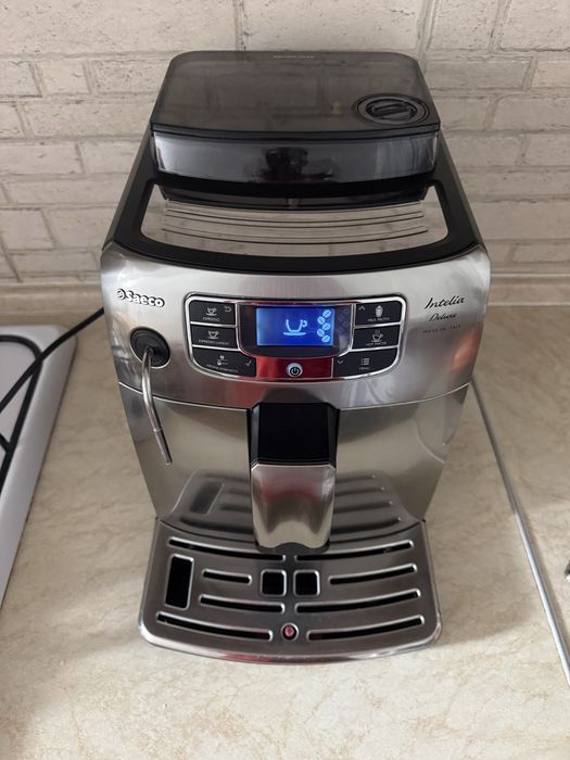 Кавоварка Saeco Intelia Deluxe HD8904