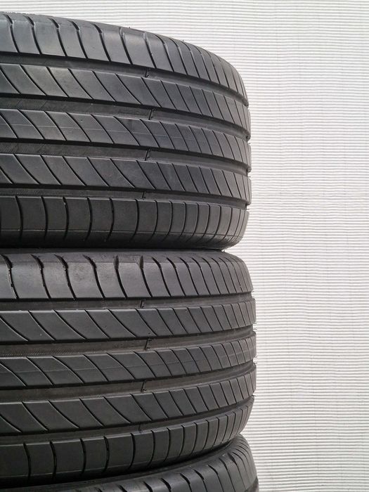 4 Pneus 205/45R17 MICHELIN Semi Novos