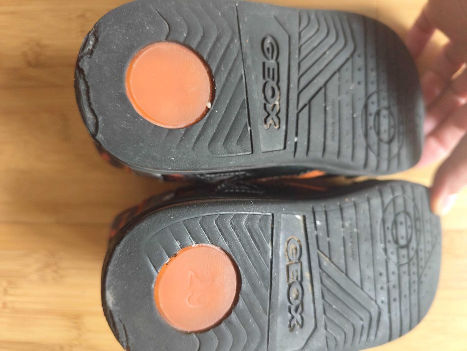 Buty jesienne Geox ze świecącą podeszwą rozmiar 29.