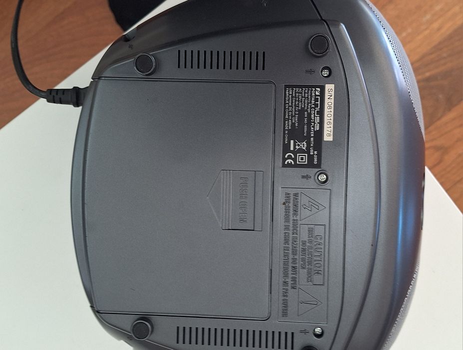 Aparelhagem rádio e USB  cabo e pilhas