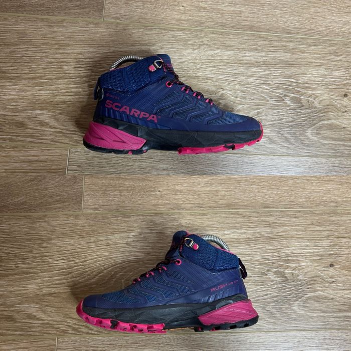 Продам БОМБЕЗНІ дитячі трекінгові черевики Scarpa Rush Mid Kid GTX