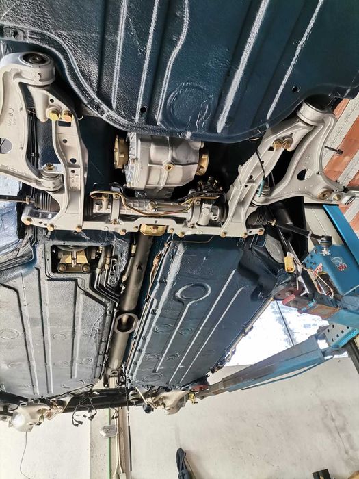 Oferecemos serviços de reparação e restauro para automóveis e moto