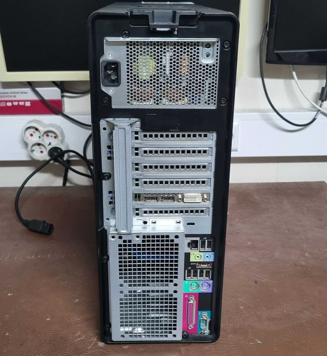 Dell T3500 / Xeon W3530 / 8GB / 320HDD / Quadro 2000