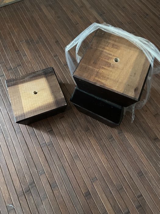 Quatro pés para sofa 2,5€*4 (em madeira)