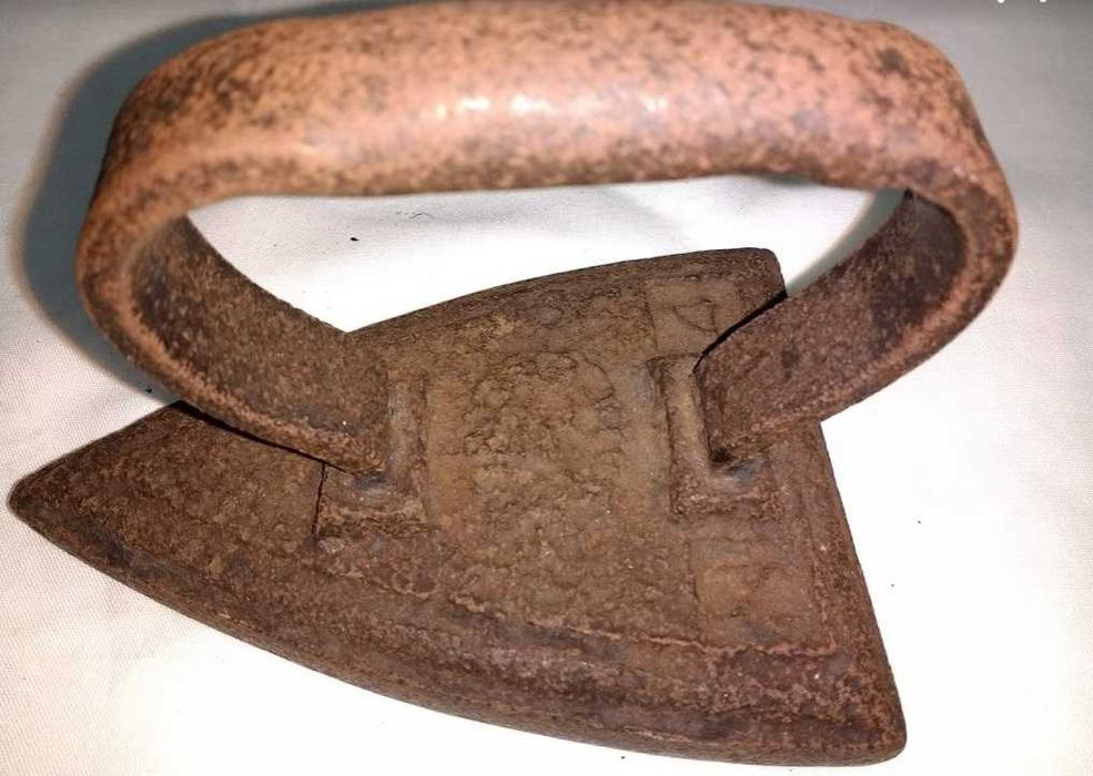 Ferro antigo para fins culinários etc.