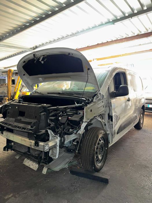 Bate-chapa e pintura automóvel – Oficina CBL, Ponte de Lousa (Loures)