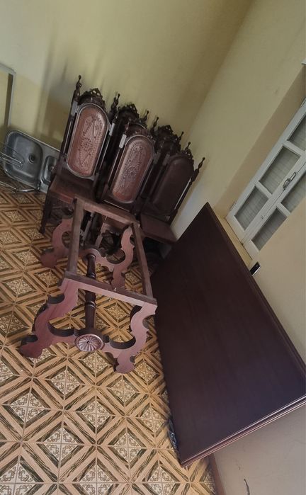 Armario e mesa com 8 cadeiras