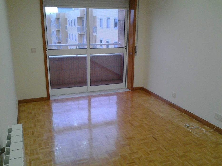 Apartamento T2 para arrendar em Lourosa