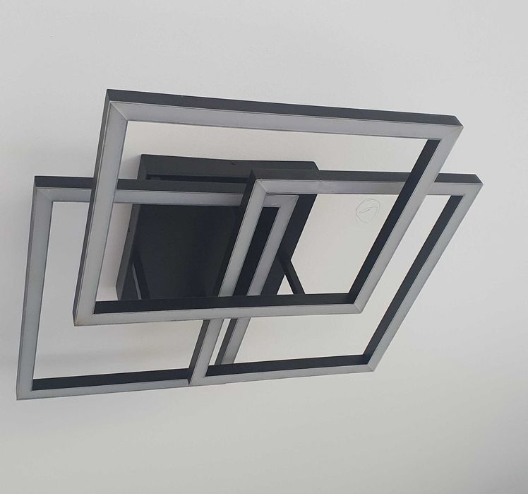 Designerski plafon LED 4 kwadraty 75 cm – czarny, ciepłe światło