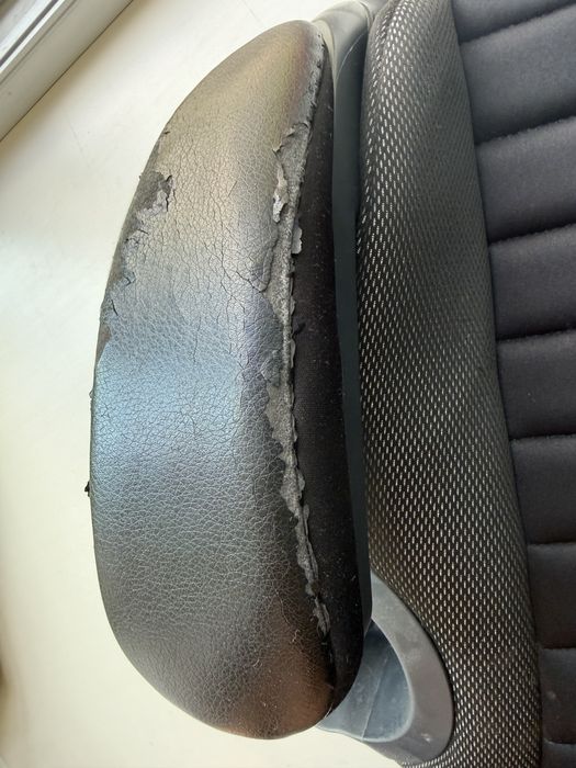 Автокрісло-бустер Chicco GoFit Plus 18-50 кг (LATCH , ISOFIX)