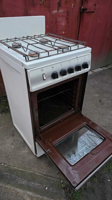 Продам газовую плиту Электа, в чистом рабочем состоянии.