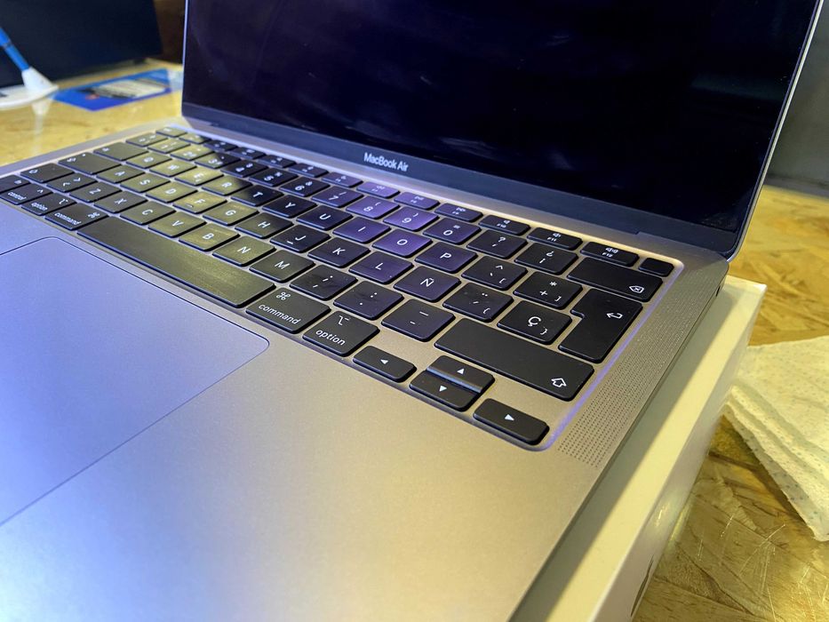 MacBook Air 13, Chip M1, 2TB SSD, 16GB RAM, GARANTIA