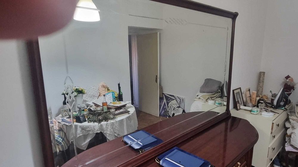 Móvel de sala com espelho