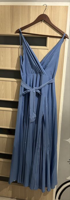 Błyszcząca sukienka balowa na studniówkę/półmetek