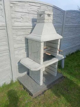 Grill betonowy, grillo-wędzarnia.