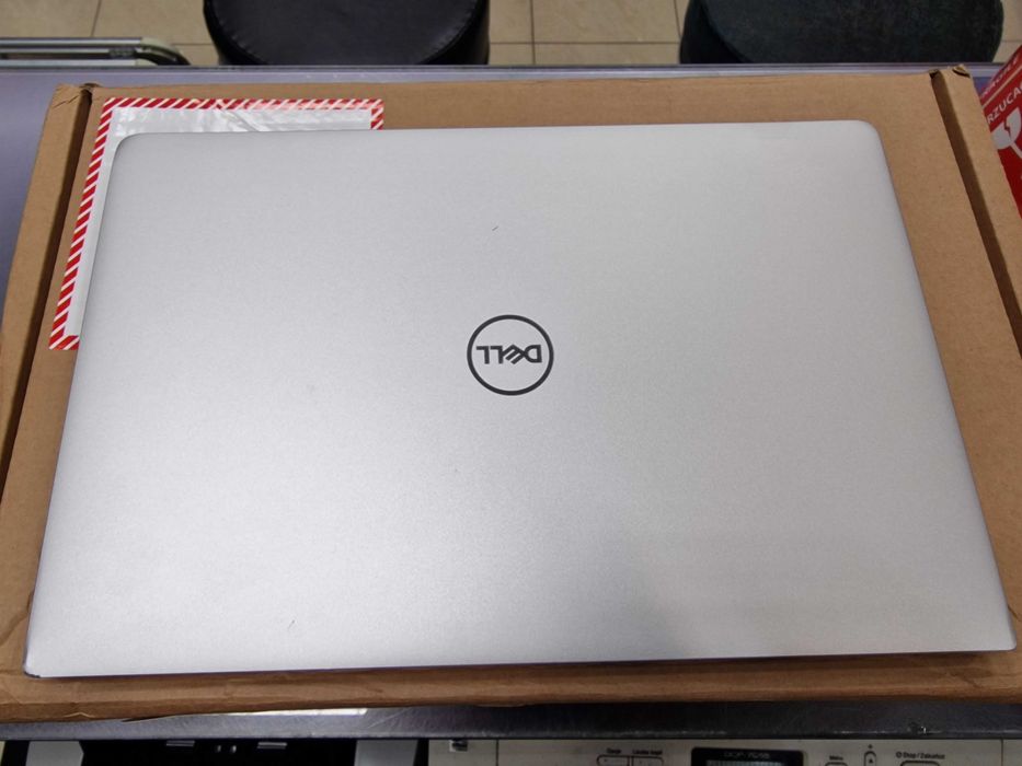 DELL XPS 13 7390/ i5-10210U/ 8GB/ 256GB/ 13.3" FHD/ W10P/ Grade A-