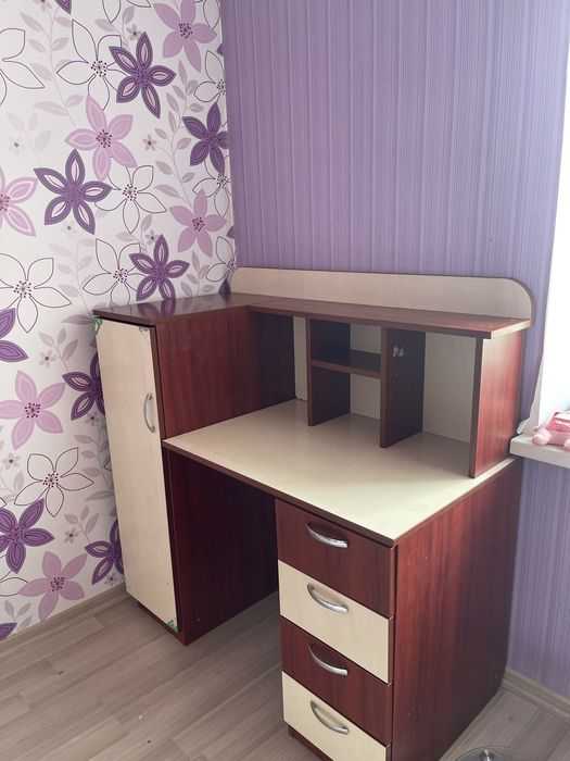 Письмовий стіл для дитини 1,2 м