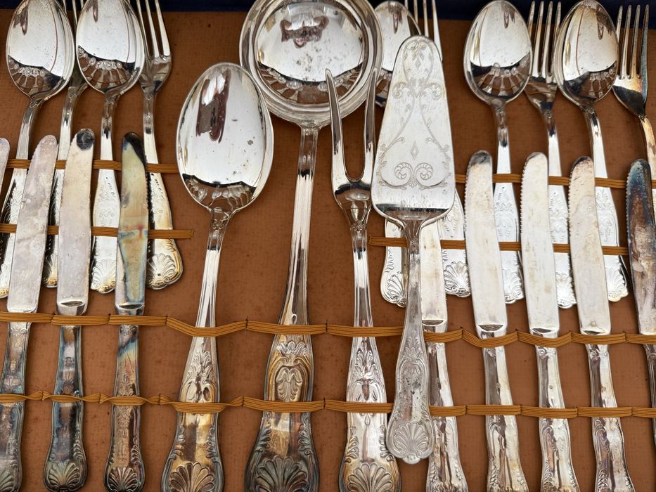 Silver-plated flatware set64861252649346123