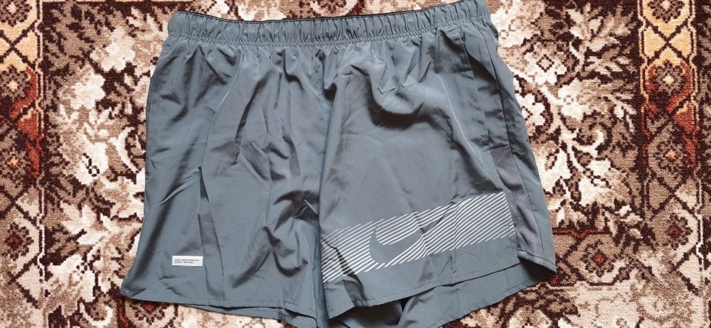 Нові,оригінальні шорти Nike