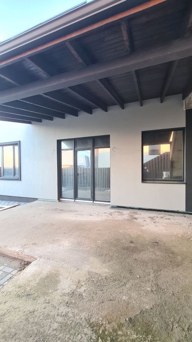 Продам дом 145 кв.м.+ тераса. Парковка на 2 авто 6 соток.