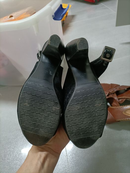 Buty na obcasie r. 37