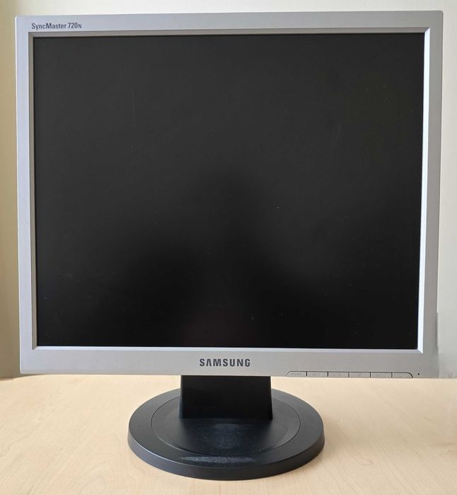 Монітор 17" Samsung 720N Сріблястий, ідеальний стан