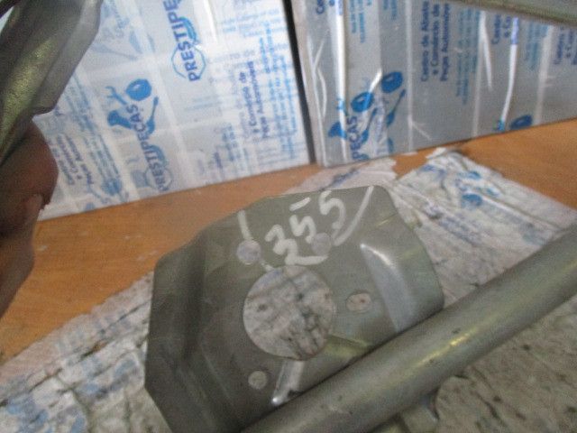 Haste / braço de escova limpa vidros frente esquerda SEAT Toledo II (1