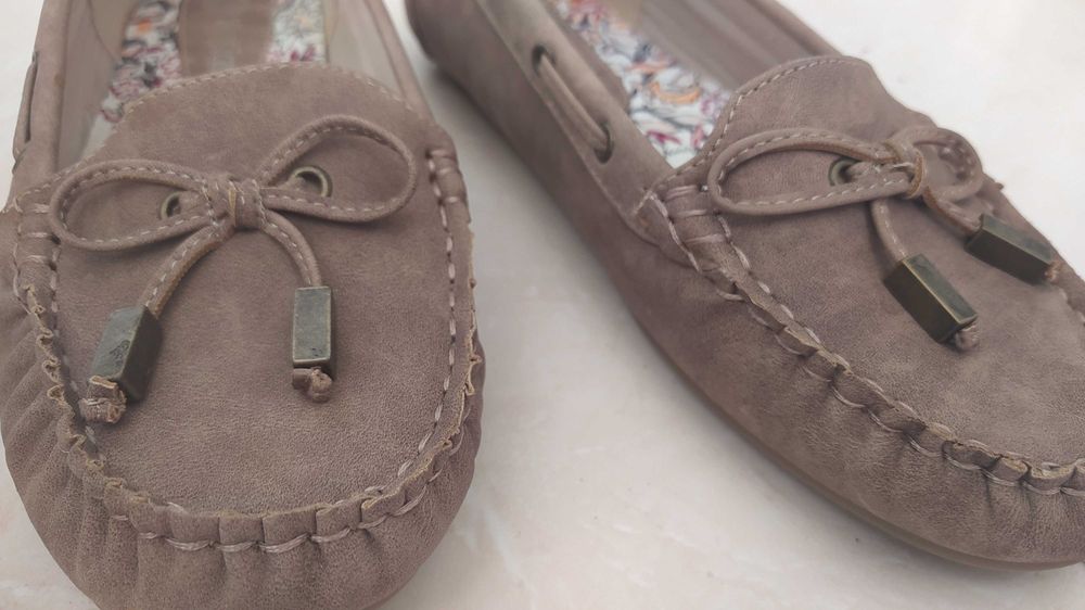 Sapato mocassim em pele